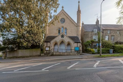 Loft apartment in converted Cotswold church Apartment in Chipping Norton