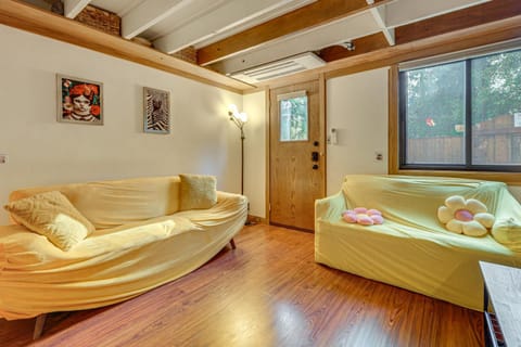 Hot Tub, Trails and Tranquil Views! Cozy SeaTac Spot House in SeaTac