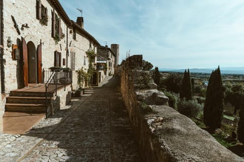 Property building, Day, Natural landscape, Landmark view