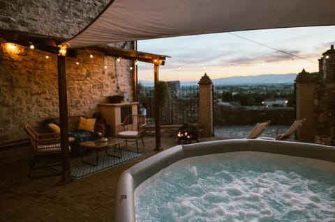 Natural landscape, Hot Tub, Hot Tub, View (from property/room), Balcony/Terrace, Inner courtyard view