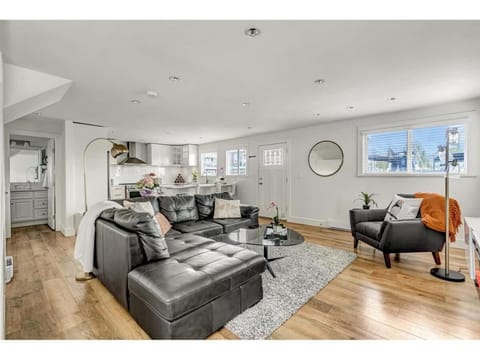 Cozy modern floating home next to Lonsdale Quay House in North Vancouver