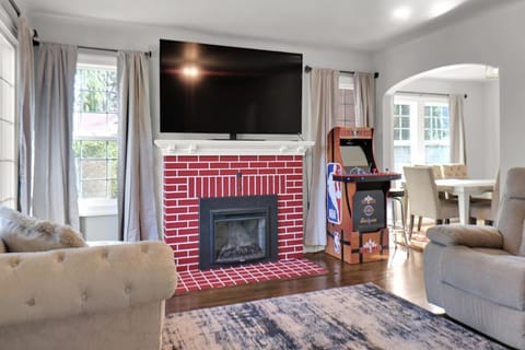 Spacious 3-Bedroom Near Campus House in Springfield