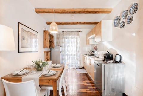 Kitchen or kitchenette, Dining area, Lunch, stove, kitchen