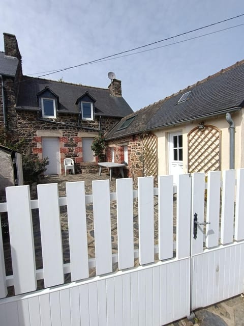 Adorable maison de pêcheurs a proximité des plages 900 M House in Saint-Quay-Portrieux