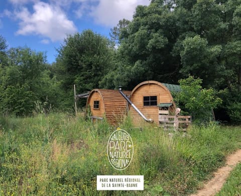 Property building, Natural landscape, Logo/Certificate/Sign, Garden view