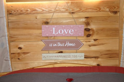 La Love Room de la forêt Luxury tent in Saint-Maximin-la-Sainte-Baume