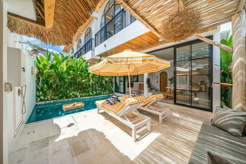 Patio, Day, View (from property/room), Balcony/Terrace, Pool view, Swimming pool, sunbed