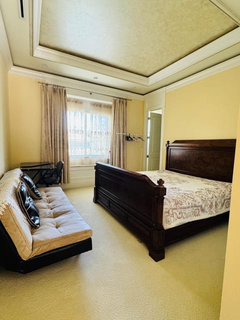 Grace Sweet Homes King size Bedroom with shared kitchen and living room Apartment in Richmond