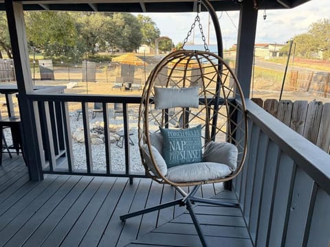 The Wraparound Bungalow for 6 House in Johnson City