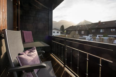 Balcony/Terrace, Mountain view