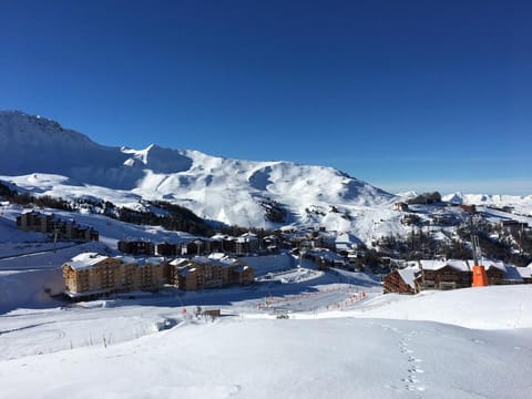 Plagne Soleil 2050 m Ski in and out sleeps 6 Apartment in Mâcot-la-Plagne