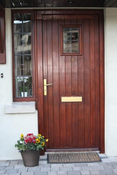 Facade/entrance, Spring