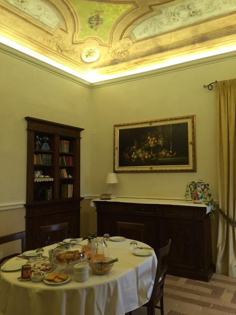 Dining area, Breakfast