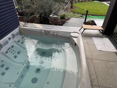 Hot Tub, Garden view, Pool view