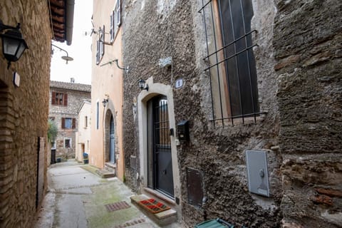 Property building, Neighbourhood, Landmark view, Street view