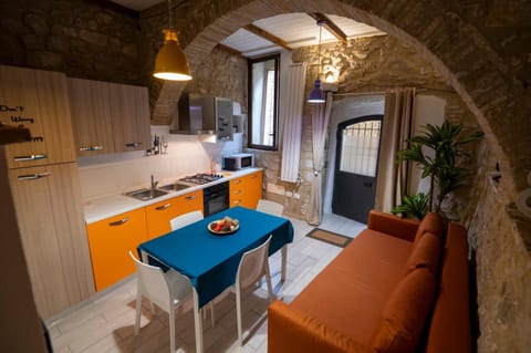 Seating area, Floor plan, internet