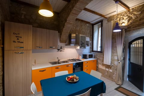 Kitchen or kitchenette, Dining area, dishwasher, internet, stove