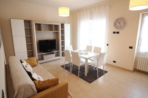 TV and multimedia, Living room, Dining area