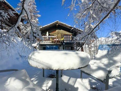 Property building, Day, Winter, Dining area, Mountain view