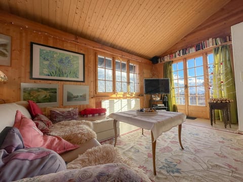 TV and multimedia, Seating area