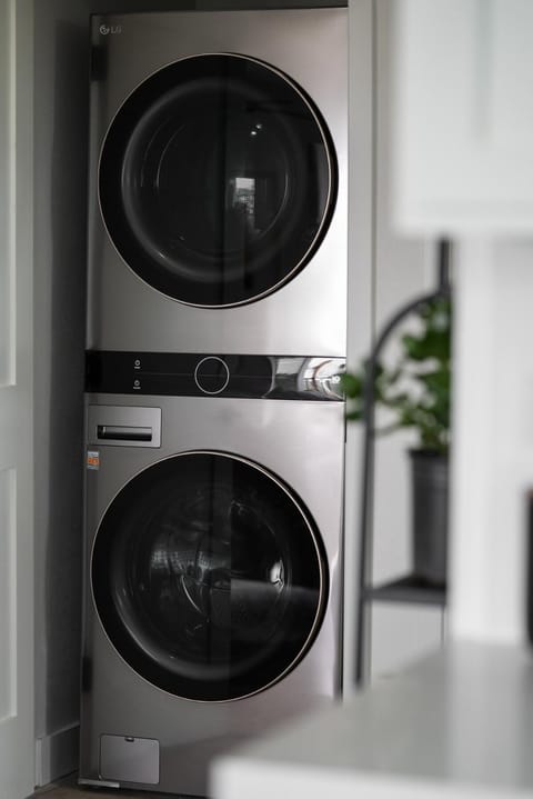 Large Home with Views of DTLA Sleeps 8 Golf,Spa,Fire House in East Los Angeles