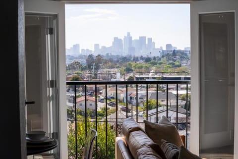 Large Home with Views of DTLA Sleeps 8 Golf,Spa,Fire House in East Los Angeles