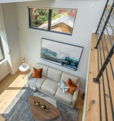 Walk to BART & Caltrain Modern Luxury Cottage Apartment in Millbrae