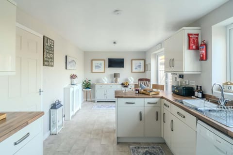 Modern 3-Bed in Historic Evesham & Garden House in Evesham