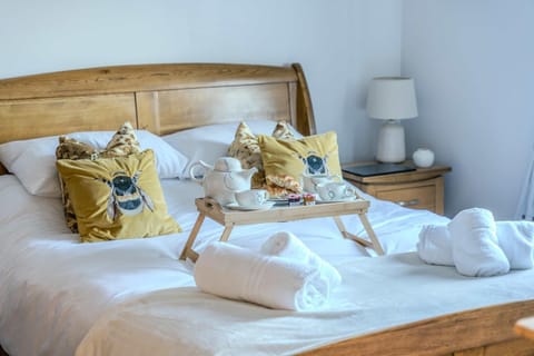 Modern 3-Bed in Historic Evesham & Garden House in Evesham