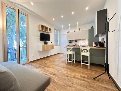 Kitchen or kitchenette, Living room, Seating area, Dining area, dishwasher, oven, pet friendly, stove