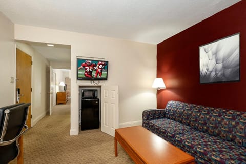 Red Roof Inn & Suites Hazleton Motel in Luzerne County