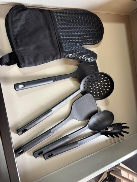 Luxury Cute Home With 5B2B with big TV House in Ferndale