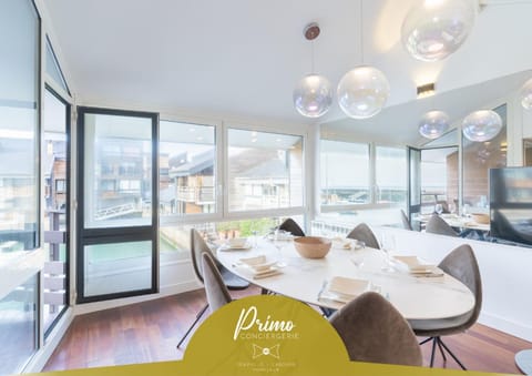 TV and multimedia, Living room, Seating area, Dining area, Sea view