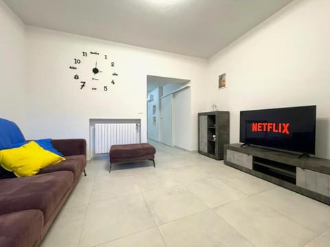 Communal lounge/ TV room, TV and multimedia, Seating area