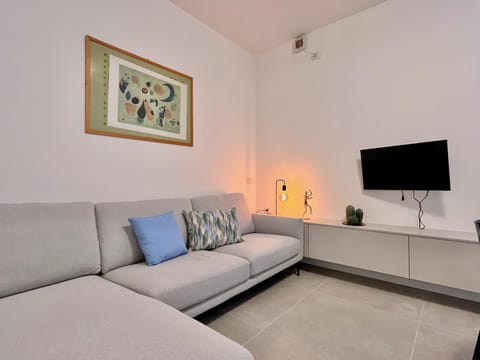 Communal lounge/ TV room, TV and multimedia, Living room, Seating area