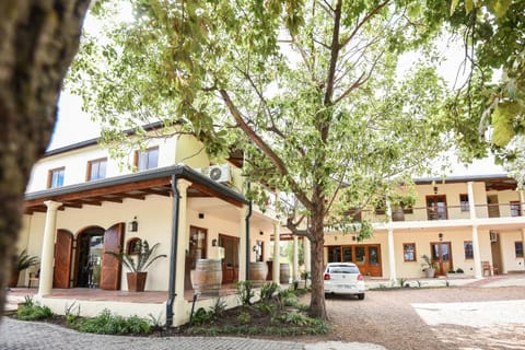 Property building, Garden, Parking