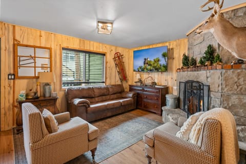 TV and multimedia, Living room, Seating area