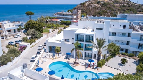 Facade/entrance, Bird's eye view, Garden, Balcony/Terrace, Beach, Swimming pool