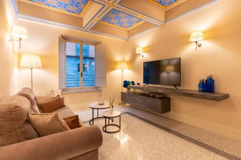 TV and multimedia, Living room, Seating area, Evening entertainment