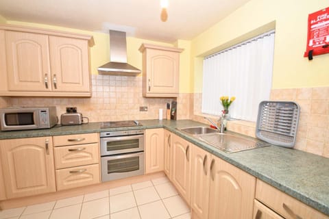 Bright & Spacious 2 Bedroom Apartment in Preston Apartment in Preston