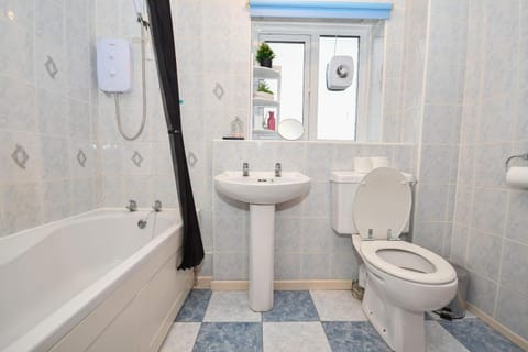 Bright & Spacious 2 Bedroom Apartment in Preston Apartment in Preston