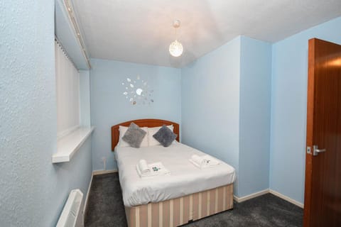 Bright & Spacious 2 Bedroom Apartment in Preston Apartment in Preston