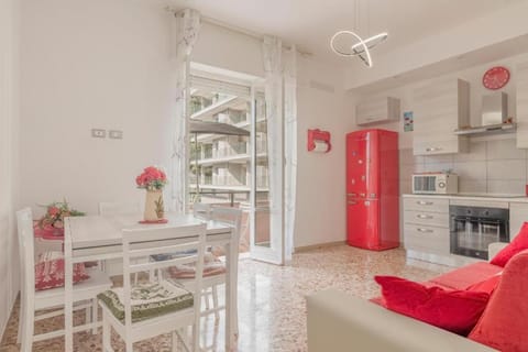 Communal lounge/ TV room, TV and multimedia, Balcony/Terrace, Balcony/Terrace, Kitchen or kitchenette, Living room, Seating area, Dining area, oven, pet friendly, stove, kitchen, kitchen, air conditioner