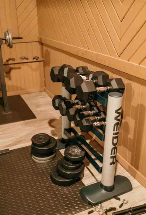 Couples Guesthouse, jacuzzi, sauna, pool Bed and Breakfast in Merrillville