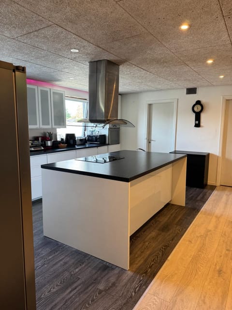 Dining area, kitchen