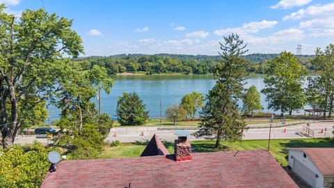 Riverside Storybook Cottage Vacation Rental House in Petersburg