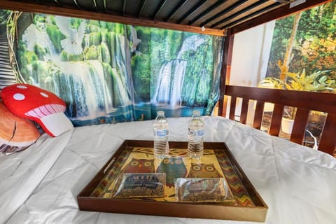 Riverside Storybook Cottage Vacation Rental House in Petersburg