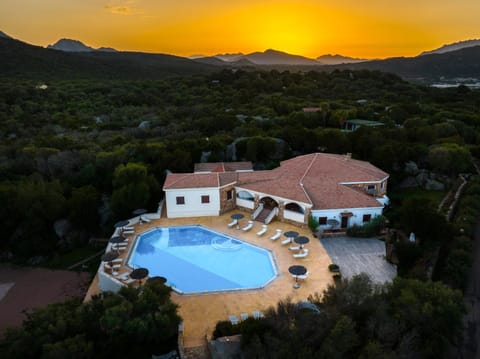 Property building, Natural landscape, Bird's eye view, Pool view, Swimming pool, Sunset