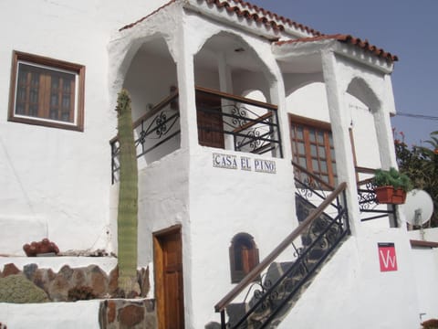 Casa El Pino House in Comarca Sur