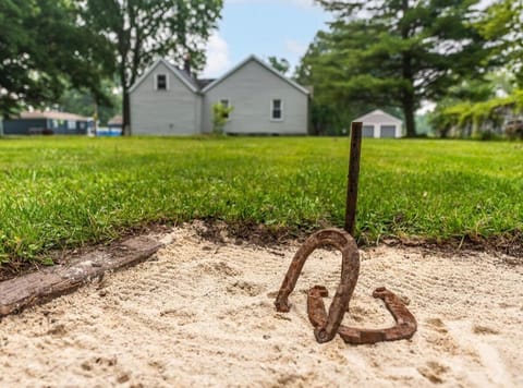Beach Goers Paradise House in Luna Pier